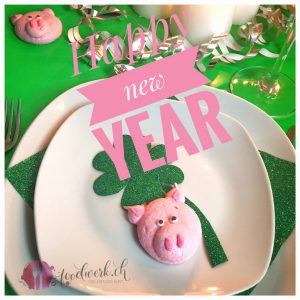 merengues, merengues rezept, baiser, basier rezept, silvester dessert, silvester rezept, silvester deko, silvester idee, silvester, silvester schweinchen, glücksschweinchen, glück, backen, rosa, rezept, dessert, süssspeise, tischdeko, geschenke aus der küche, geschenk aus der küche, neujahr, viel glück, idee, einfach kochen, einfaches rezept, schweizer foodblogs, foodwerk.ch, foodblog, blog, food, kochen, backen, cook, bake, swiss, swiss foodblog, foodblogger, foodie, instafood