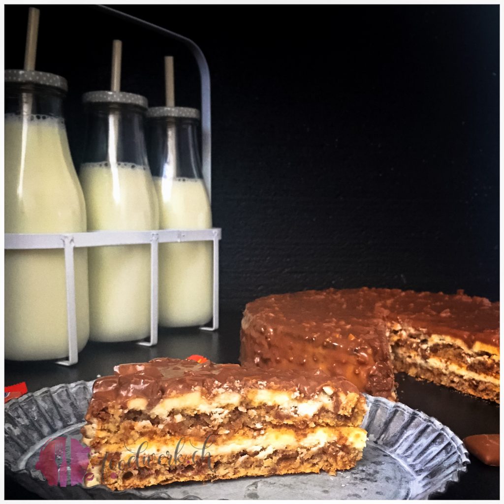 mandeltorte, almondi, schokolade, dajm, schweden, sweden, daim, ikea, kuchen, karamell, caramael, almond, almondi torte, torte, tortelein, idee, einfach kochen, einfaches rezept, rezepte, schweizer foodblogs, foodwerk.ch, foodwerk, foodblog, blog, food, kochen, backen, cook, bake, swiss, swiss foodblog, foodblogger, foodie, instafood, kalorienbombe