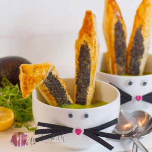 Ostern, Avocado, Kresse, Suppe, Knusperohren, Blätterteig, #osternwirdjöö, Ostermenü, Vorspeise, gesund, Laktosefrei, Glutenfrei, Laktosefreiesuppe, Frühling, vegetarisch, vegetarische Suppe, Glutenfrei, Glutenfreie Suppe, Hase, Hasenohren, Suppe mit Blätterteig, Rezept, idee, einfach kochen, einfaches rezept, rezepte, schweizer foodblogs, foodwerk.ch, foodwerk, foodblog, blog, food, kochen, backen, cook, bake, swiss, swiss foodblog, foodblogger, foodie, instafood, foodblogs, familyblog