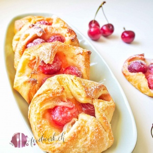 kirschen, plunder, tourieren, blaetterteig, hefeteig, kirschenplunder, gebäck, Rezept, idee, einfach kochen, einfaches rezept, rezepte, schweizer foodblogs, foodwerk.ch, foodwerk, foodblog, blog, food, kochen, backen, cook, bake, swiss, swiss foodblog, foodblogger, foodie, instafood, foodblogs, familyblog