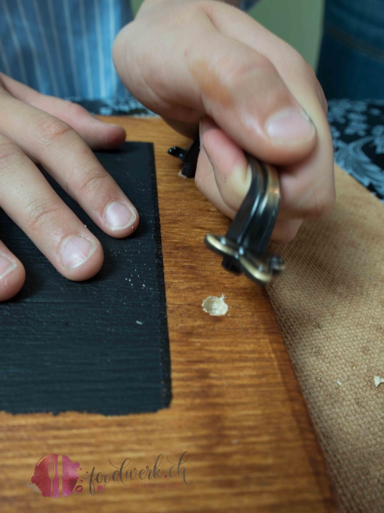 diy, diy anleitung, diy basteln, diy geschenk, diy idee, einfach liv, basteln, holz, servieren, tablar, moebelgriff, wandtafelfarbe, malen, bohren, foodwerk.ch, familyblog, schweizer blog, schweizer foodblog, schweizer foodblogs, swiss, swiss foodblog, swiss foodblogs, diy blog