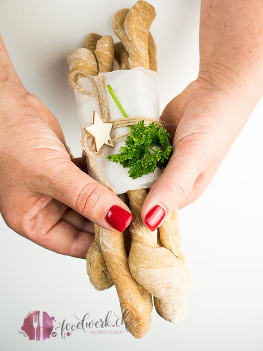 brotsticks, schnell, Teig, lagern, 2 wochen im kuehlschrank, apero, snack, idee, einfach kochen, einfaches rezept, rezepte, schweizer foodblogs, foodwerk.ch, foodwerk, foodblog, blog, food, kochen, backen, cook, bake, swiss, swiss foodblog, foodblogger, foodie, instafood, schweizer foodblog, luzern, kochanleitung, foodies, foodporn, rezept ideen, menuevorschlaege, menueplan, vorspeise, hauptgang, dessert, familyblog