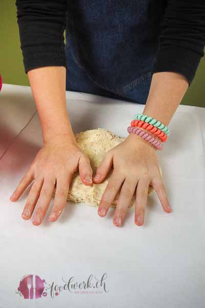 cracker mit liv herstellen, einfach liv, kinderleichte rezepte, kochen mit kindern, idee, einfach kochen, einfaches rezept, rezepte, schweizer foodblogs, foodwerk.ch, foodwerk, foodblog, blog, food, kochen, backen, cook, bake, swiss, swiss foodblog, foodblogger, foodie, instafood, schweizer foodblog, luzern, kochanleitung, foodies, foodporn, rezept ideen, menuevorschlaege, menueplan, vorspeise, hauptgang, dessert, familyblog