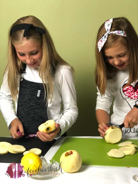 Leckere Bratapfeltaschen herzustellen ist gar nicht so schwer. Wir zeigen euch Schritt für Schritt wie es geht.