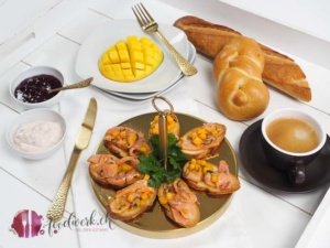 Bruschette mit Rauchlachs von Mövenpick und Mango