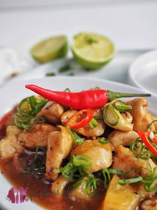 Hähnchen mit Ananas und Chili