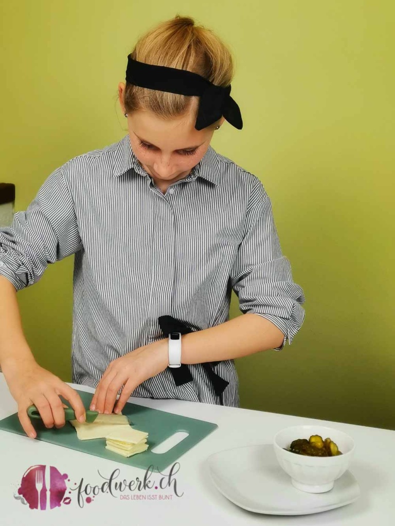 Gurken schneiden für Muffin