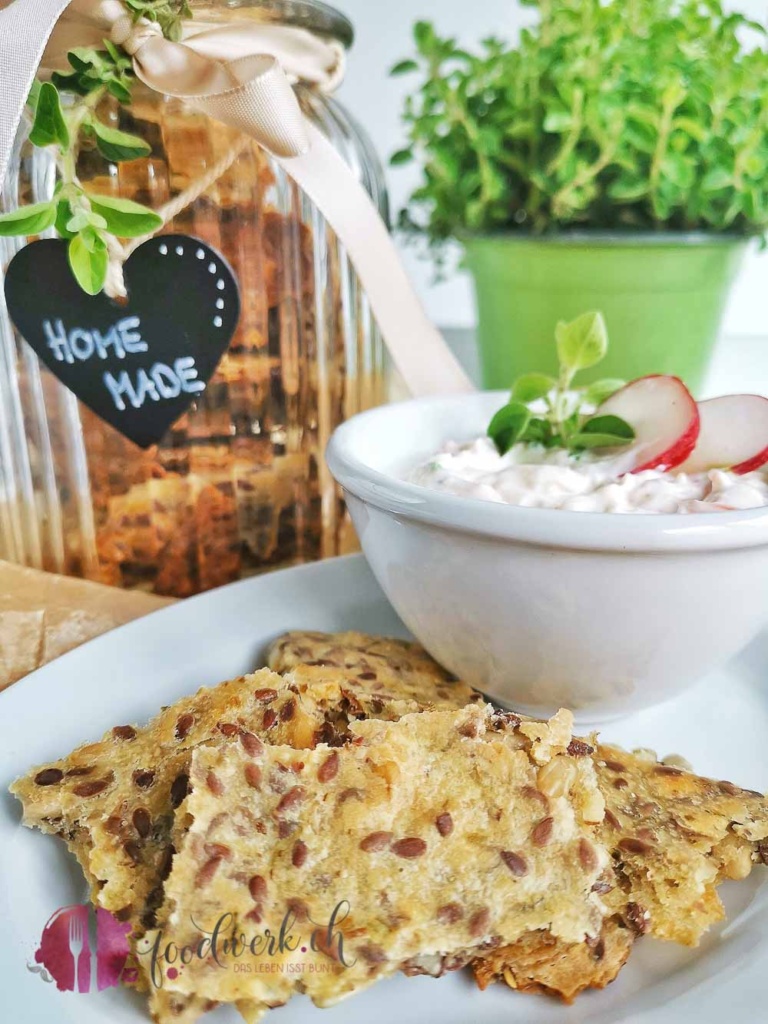 Radiesli Dip und Knäckebrot im Glas