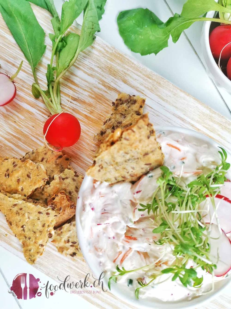 Radiesli Dipp mit Knäckebrot von oben