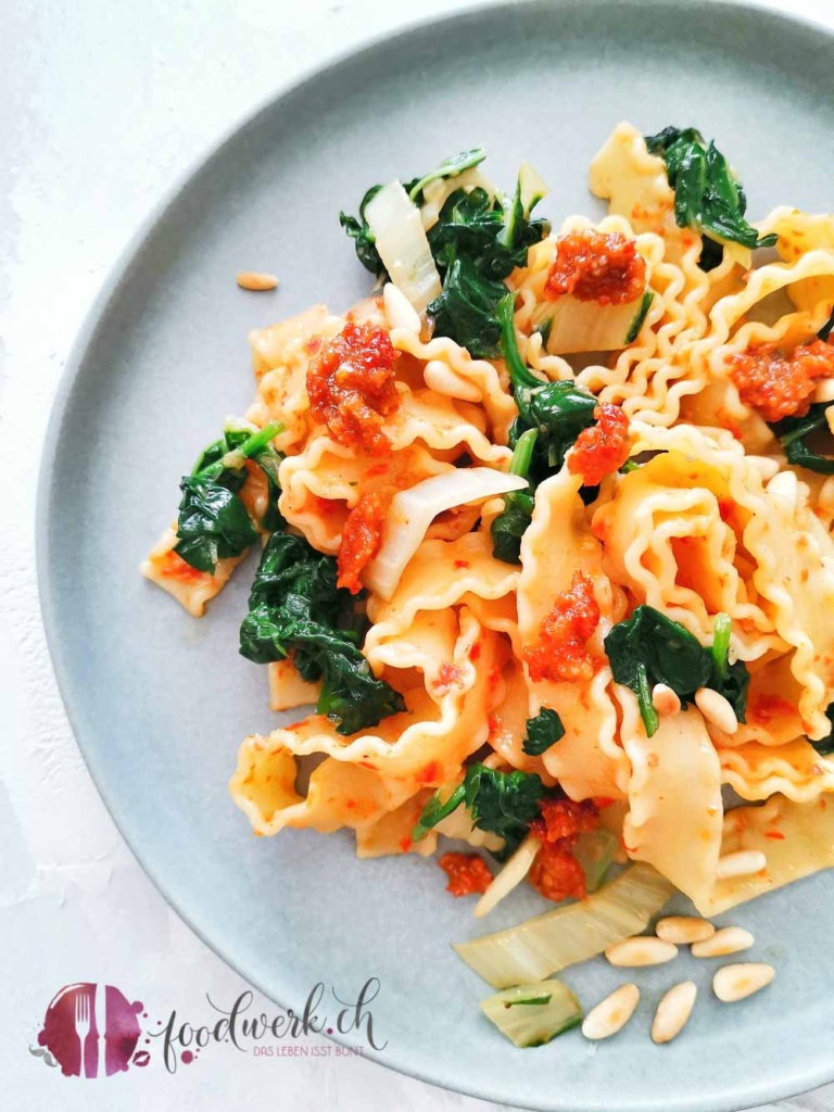 Pasta mit Mangold und getrockneten Tomaten
