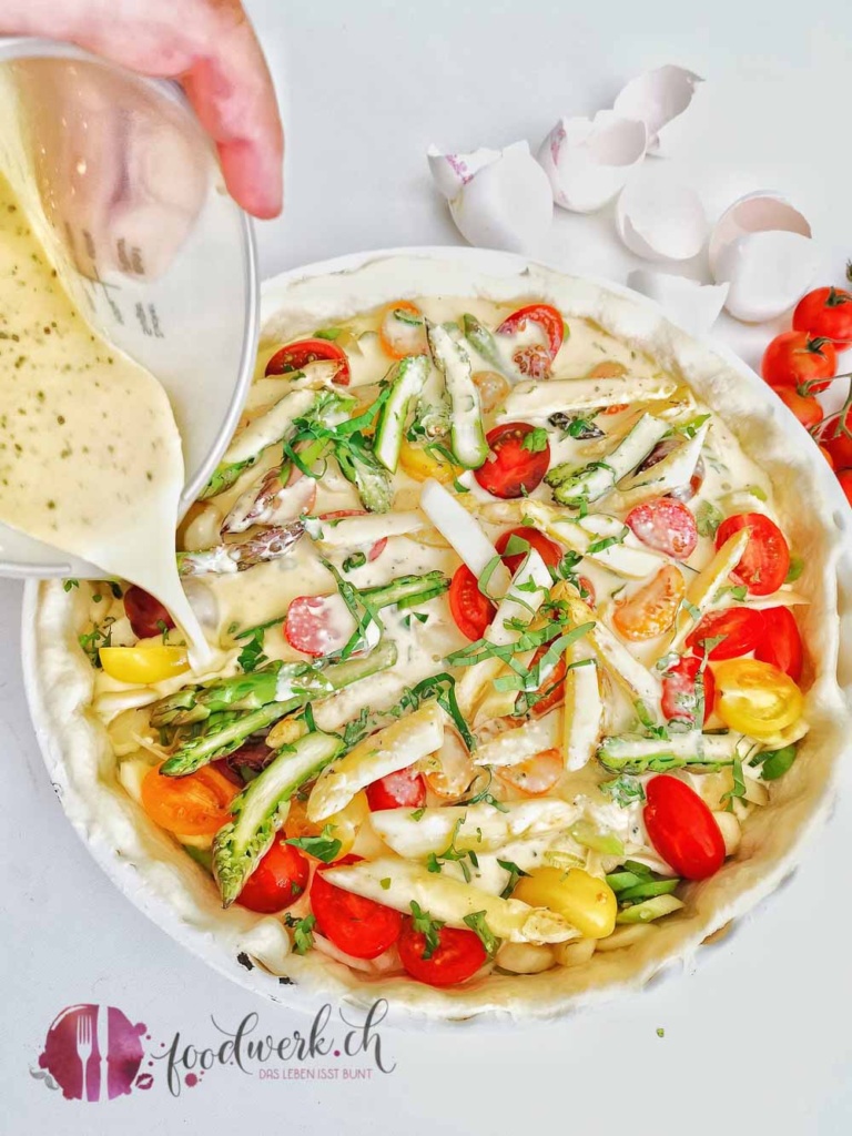 Den Guss über die Spargeln giessen