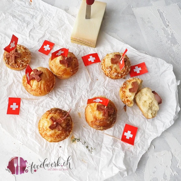 Klassische Brioche gefüllt mit Käse 