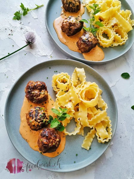 Pasta mit Hackbällchen