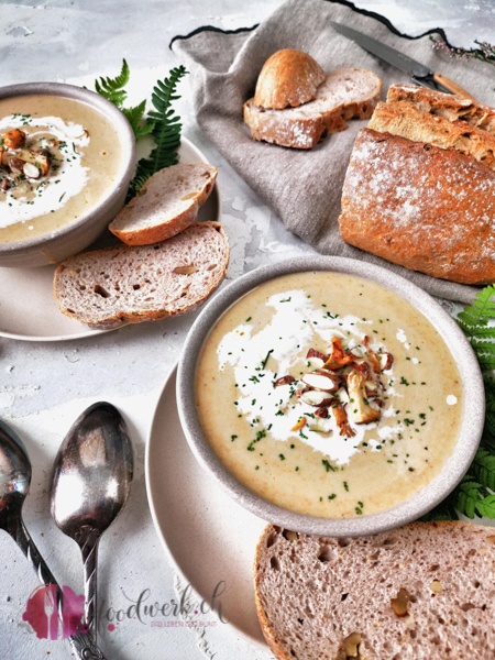 Herbstsuppe mit Gewürzmandeln und Eierschwämmen
