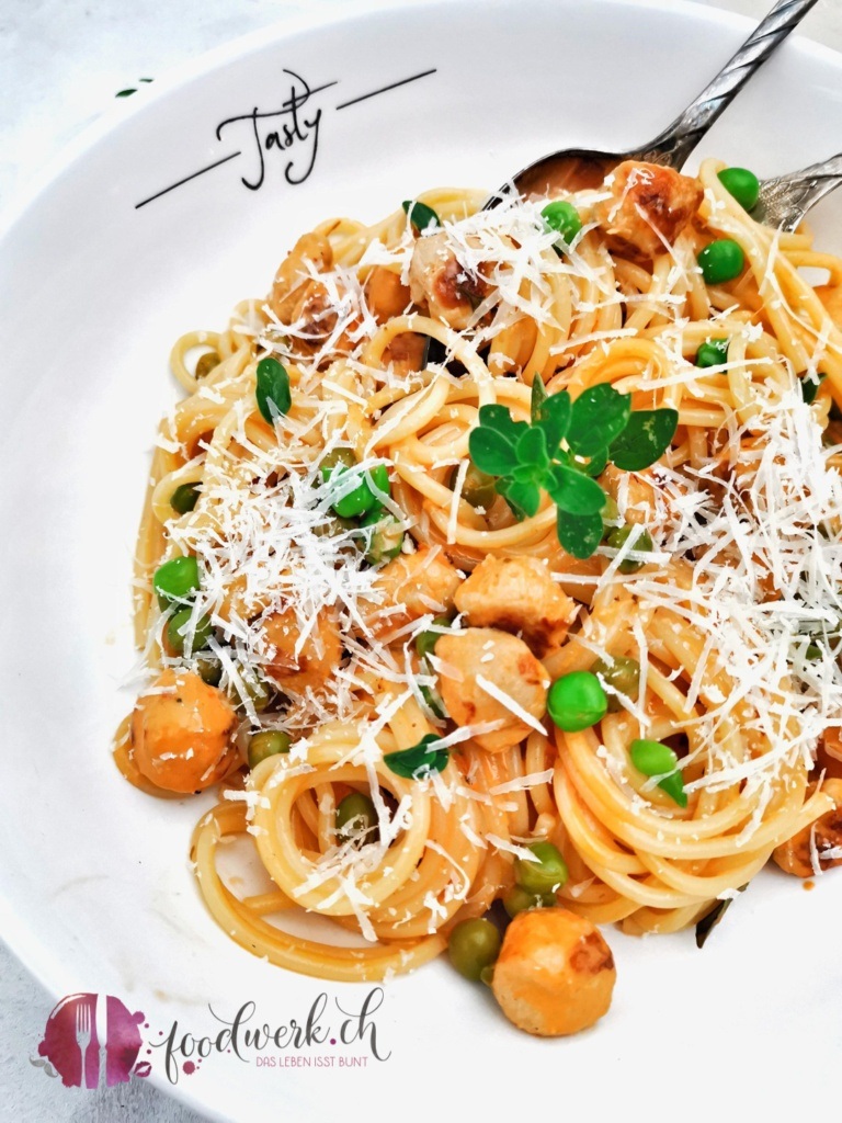 Rezept für Familien. Brätkügeli mit Spaghetti und Erbsen