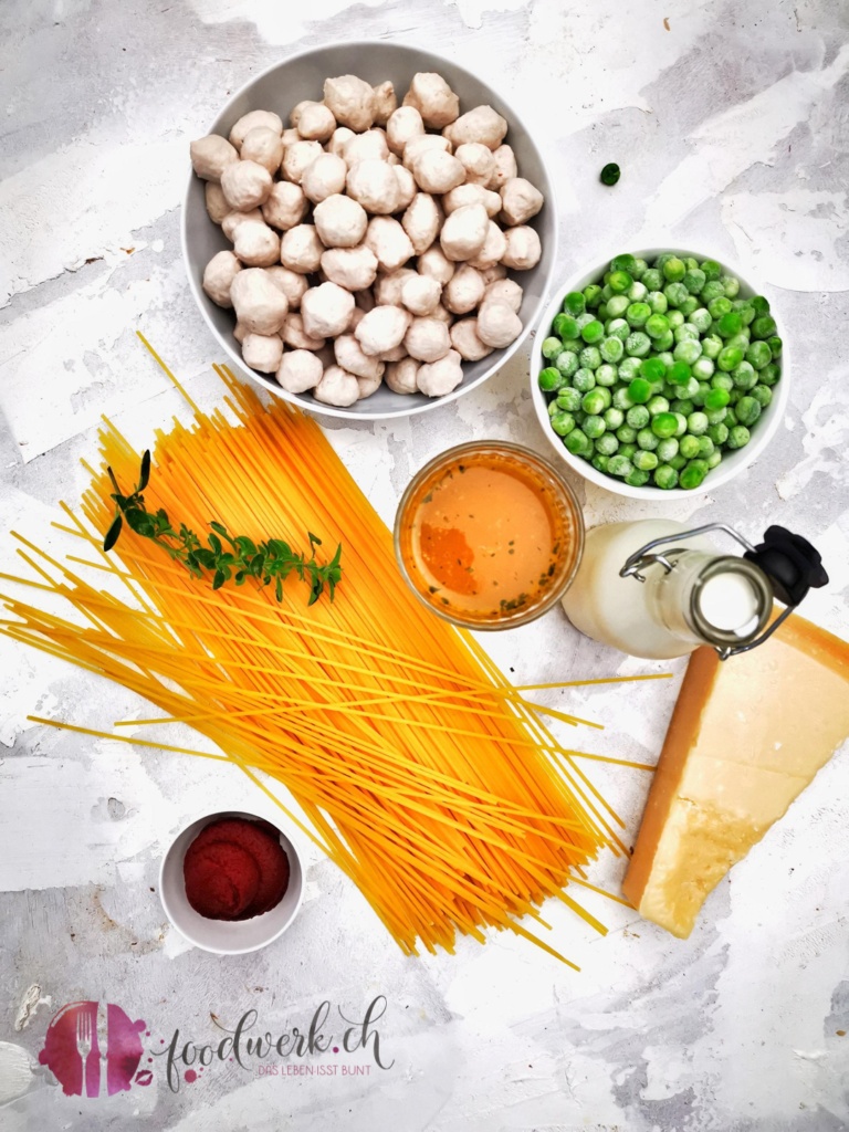 Das Rezept für die ganze Familie, Spaghetti mit Brätkügeli und Erbsen