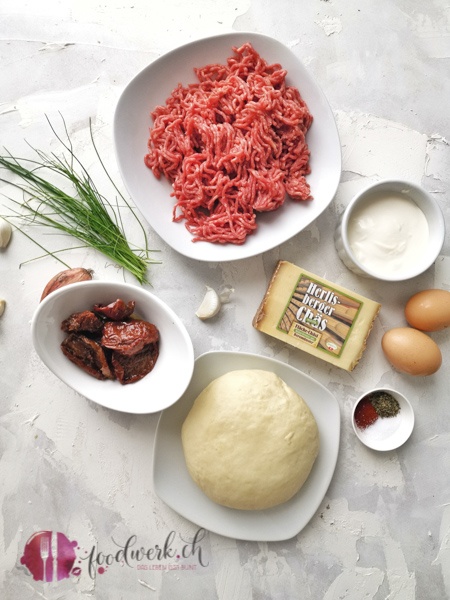 Zutaten für die Hackfleisch mini Pie mit würzigem Hartkäse aus Heumilch
