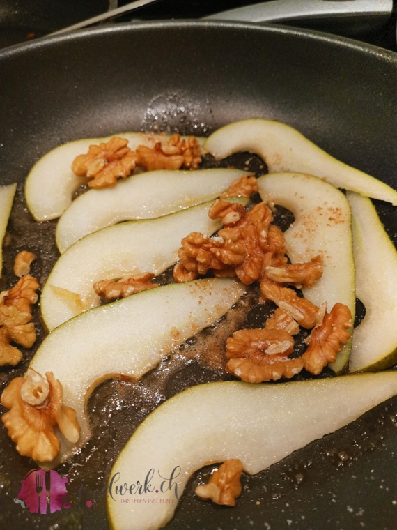 Birnenspalten mit Nüssen