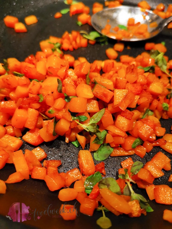 Kürbiswürfel anbraten