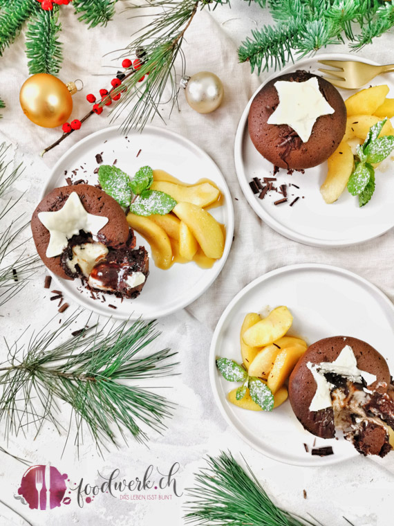 Schokoküchlein mit Apfelkompott