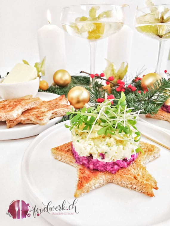 Toast Stern mit Käsetatar aus Heumilch und Rotkraut mit Apfel