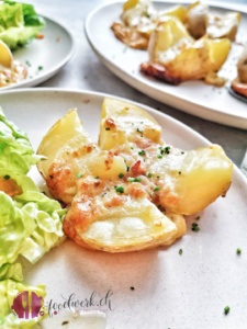 Kartoffel Lorraine, gefüllt mit Käse und Speck