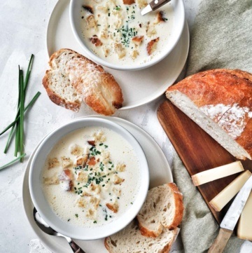 Milchsuppe mit Käse und Brot