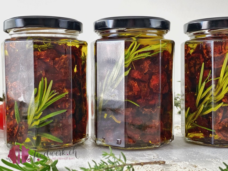 Getrocknete Tomaten im Öl und verschlossen im Glas