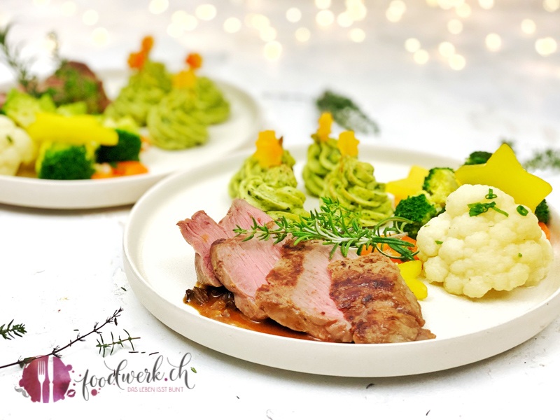 Zwei Teller mit Duchesse Tannenbaeume