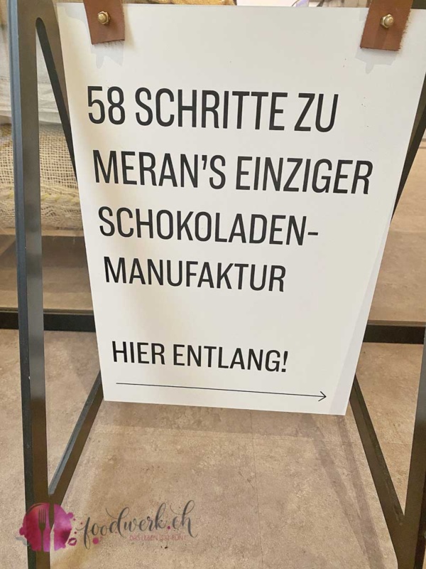 Wegweiser zur Schokoladenmanufaktur im Südtirol