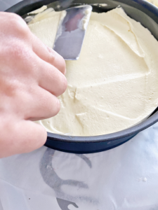 Vanilleeis aufstreichen