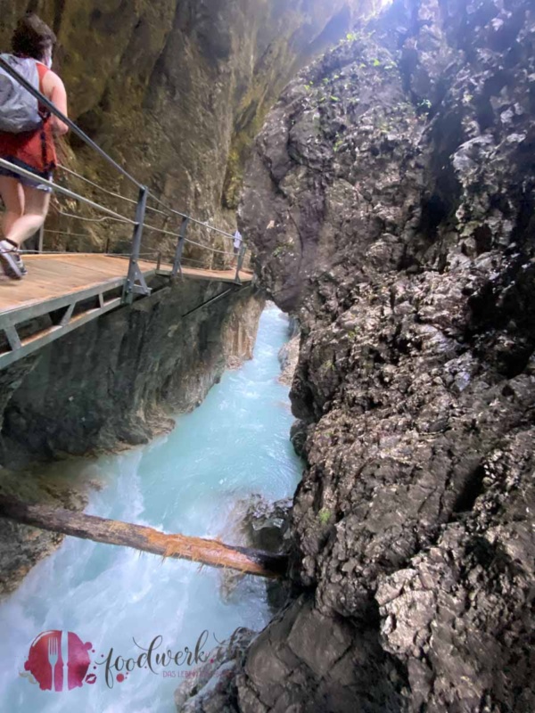 Der Weg zum Wasserfall in der Geisterklamm