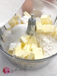 Mürbeteig zubereiten