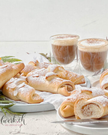 Marroni Gipfel mit Apfel und Mandel