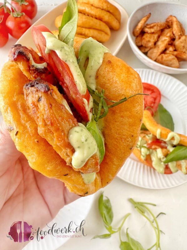 Gefüllte Bao Buns mediterran Style mit Poulet und Basilikum