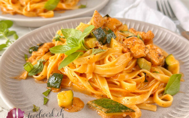 Pastapfanne mit Zucchini und Hähnchenbrust