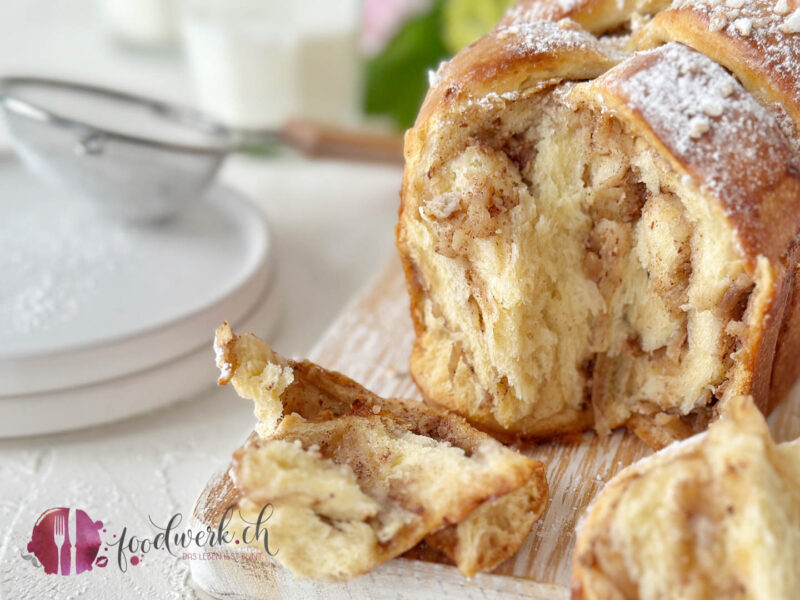 Zarte Apfel-Zimt Brioche frisch aus dem Ofen