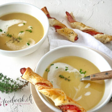 Knusprige Speckstangen mit cremiger Kartoffelsuppe