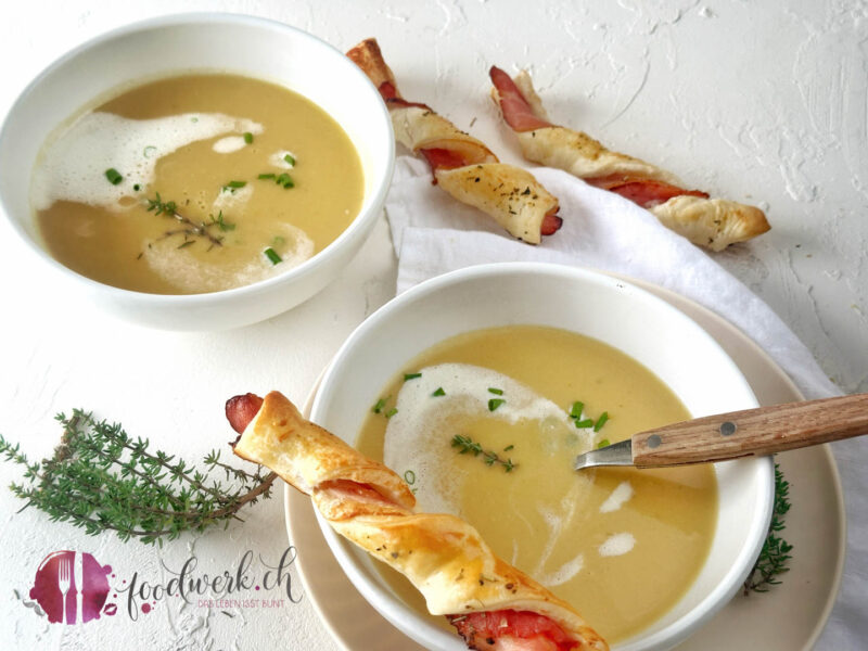 Knusprige Speckstangen mit cremiger Kartoffelsuppe