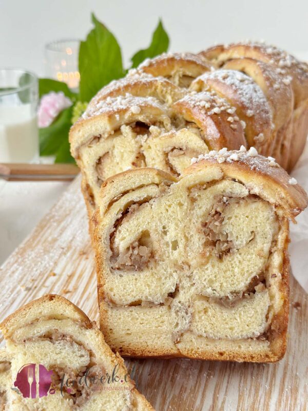 Detail der luftigen Apfel-Zimt Brioche