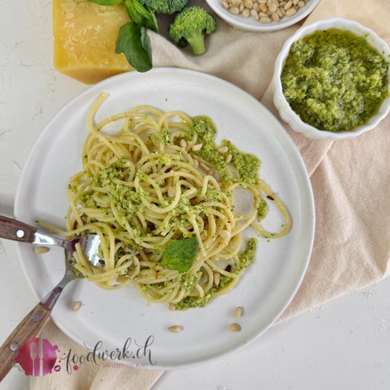 Schnelles Broccoli Pesto mit Spaghetti